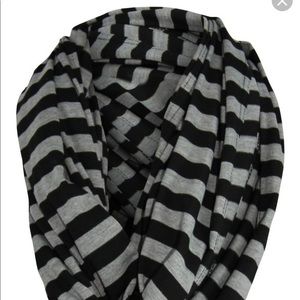 Tykes and Tails nursing scarf